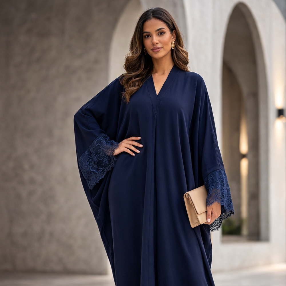 عباية من قماش كريب مات ودانتيل علي الاكمام